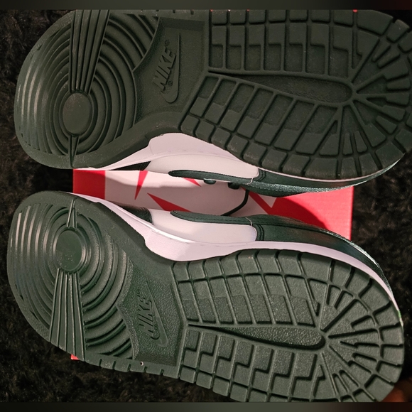 Wmns Dunk Low 'Satin Green - Sold - Picture 7 of 12